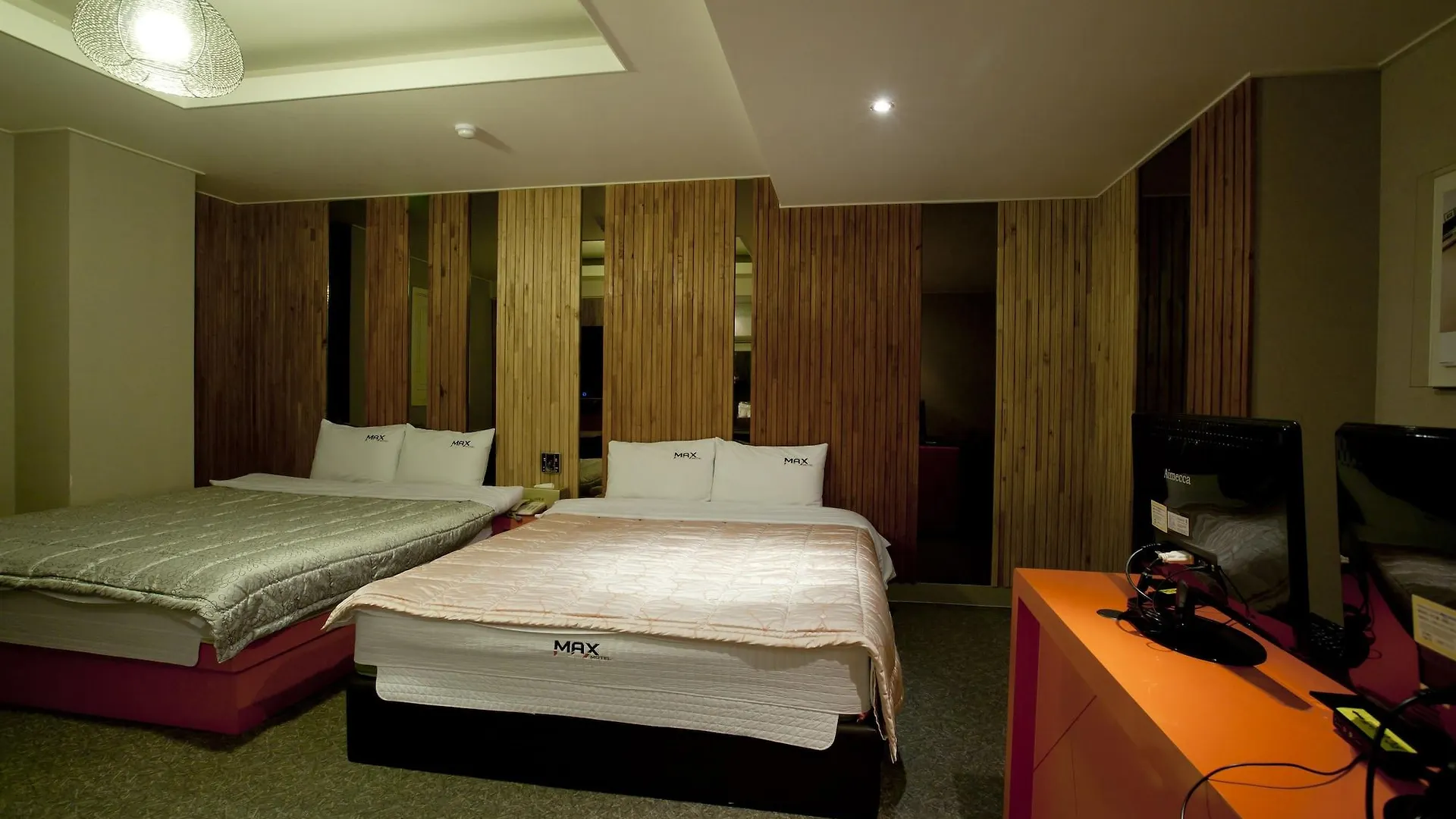 Max Motel Busan 2*,  South Korea