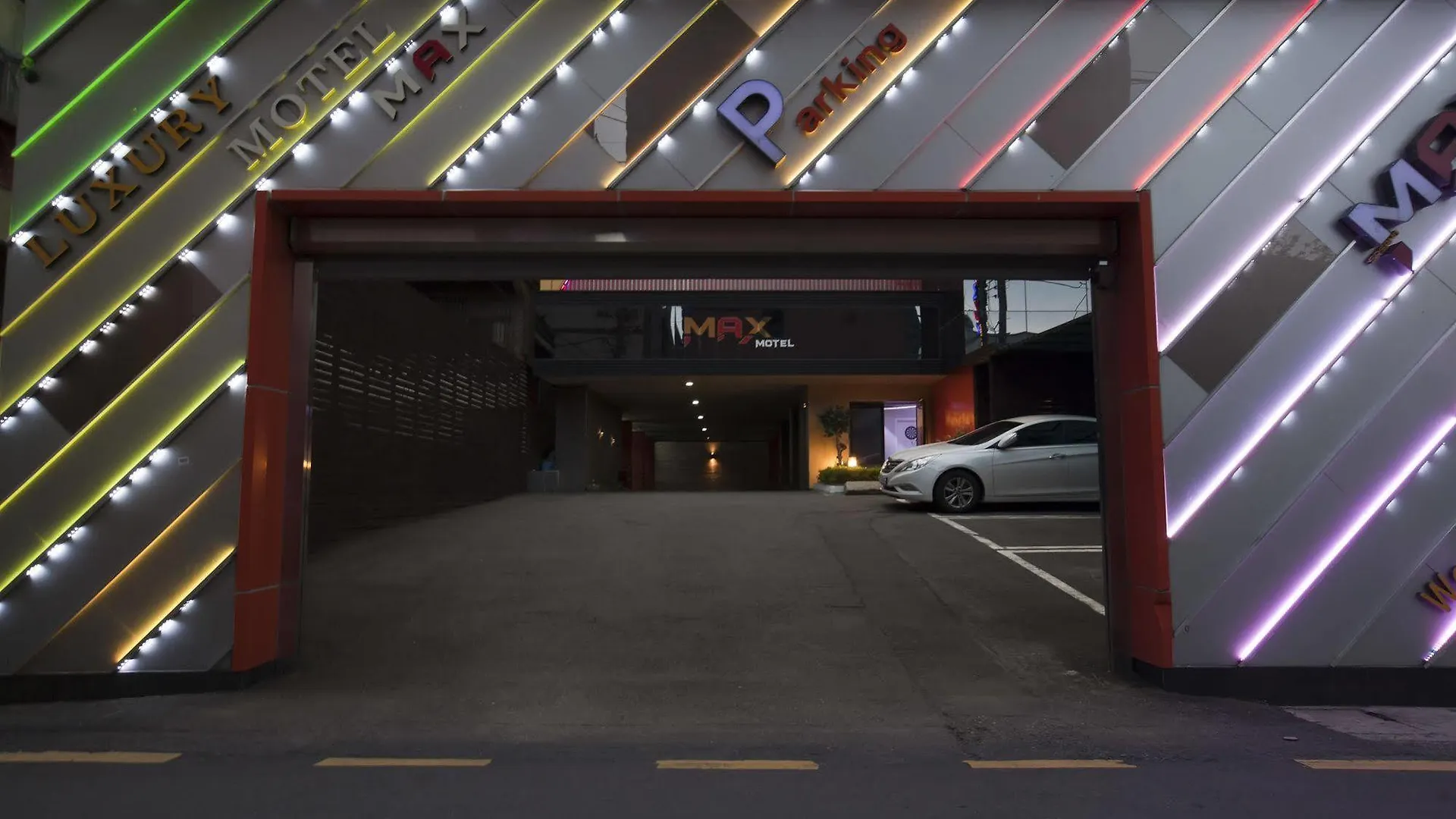 Max Motel Busan 2*,  South Korea
